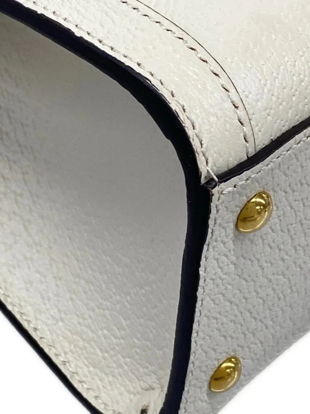 Gucci accessories	shoulder strap